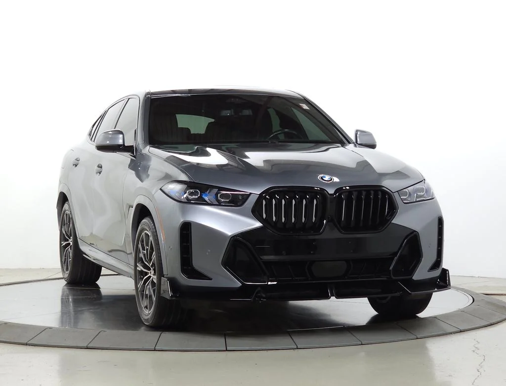 Used 2025 Gray BMW xDrive40i image 11