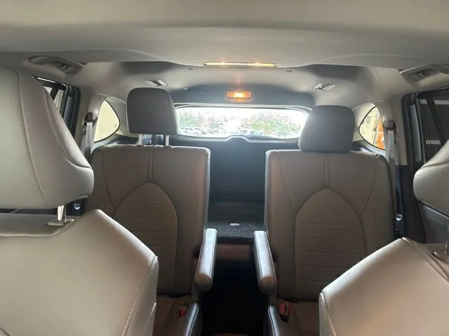 Used 2021  Toyota XLE image 17