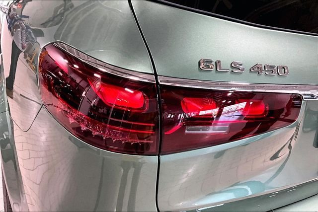 New 2026 MANUFAKTUR Ireland Mid Green Metallic Mercedes-Benz GLS 450 image 27