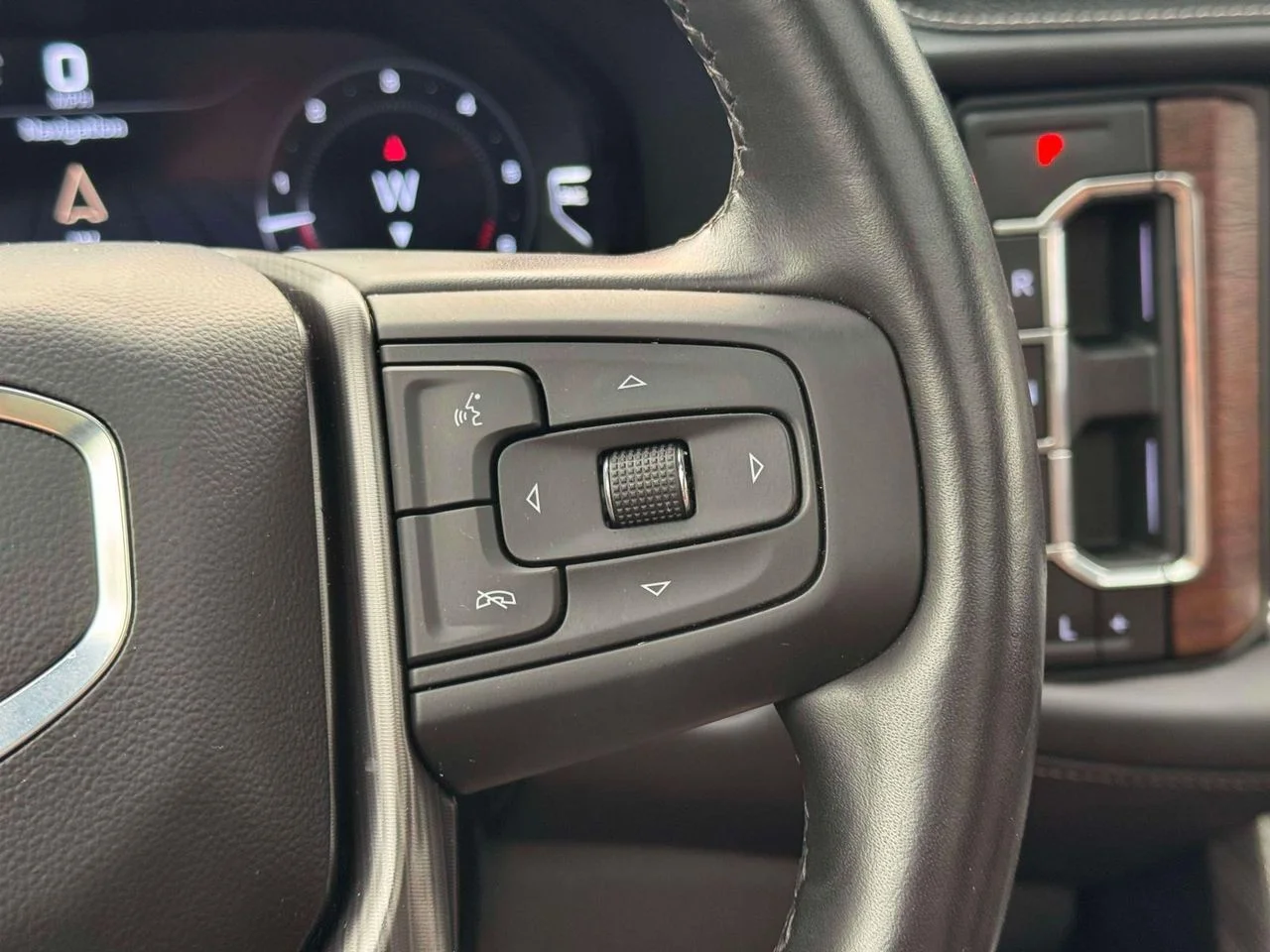 Used 2024 White Frost Tricoat GMC 4WD Denali Ultimate image 29