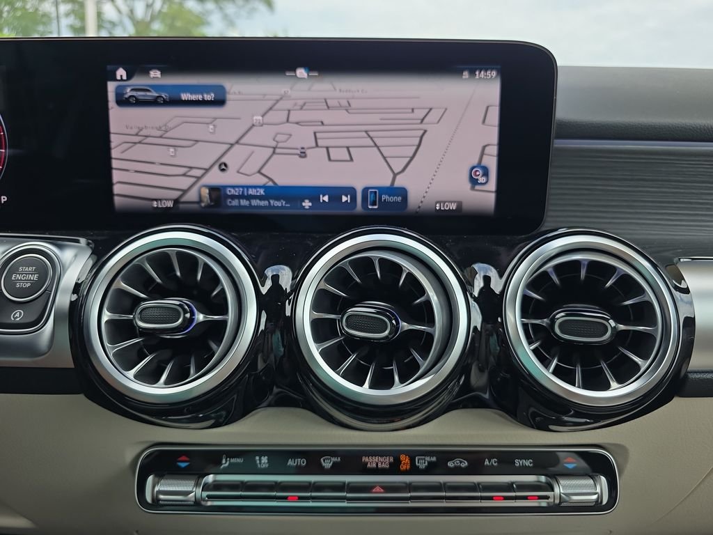 New 2026 White Mercedes-Benz GLB 250 image 24