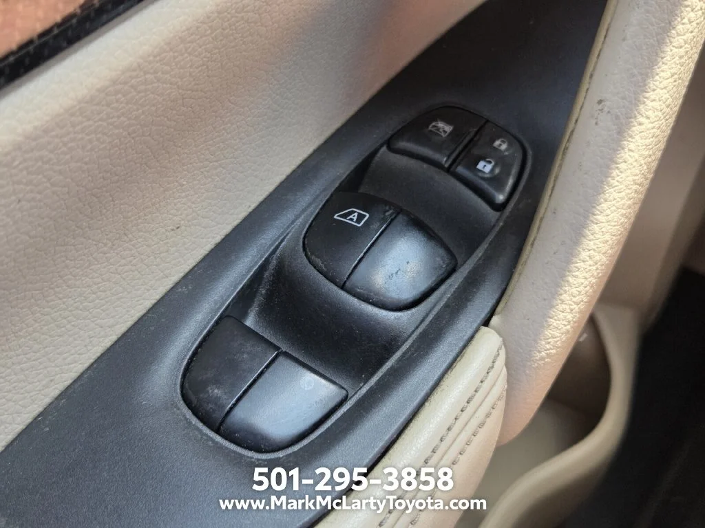Used 2017 Blue Nissan SL image 26