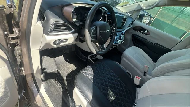 Used 2017 Silver Chrysler Touring image 24