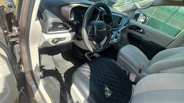 Used 2017 Silver Chrysler Touring image 24