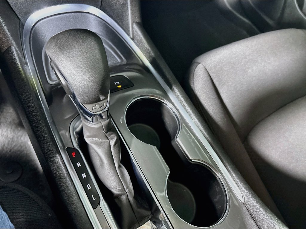 Used 2025 Summit White Chevrolet LT image 17