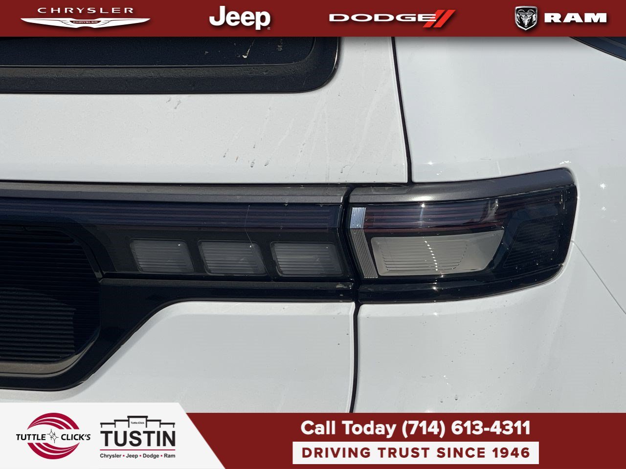 New 2026 Bright White Clear-Coat Exterior Paint Jeep Summit Reserve image 9