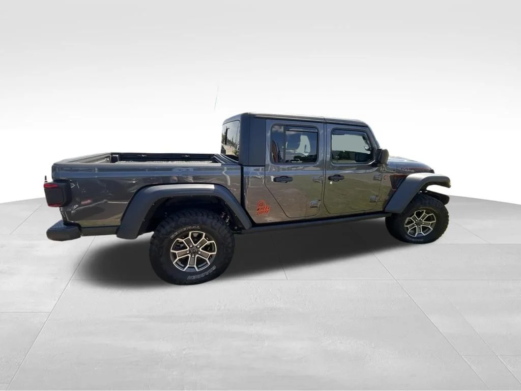 Used 2024 Gray Jeep Mojave image 14