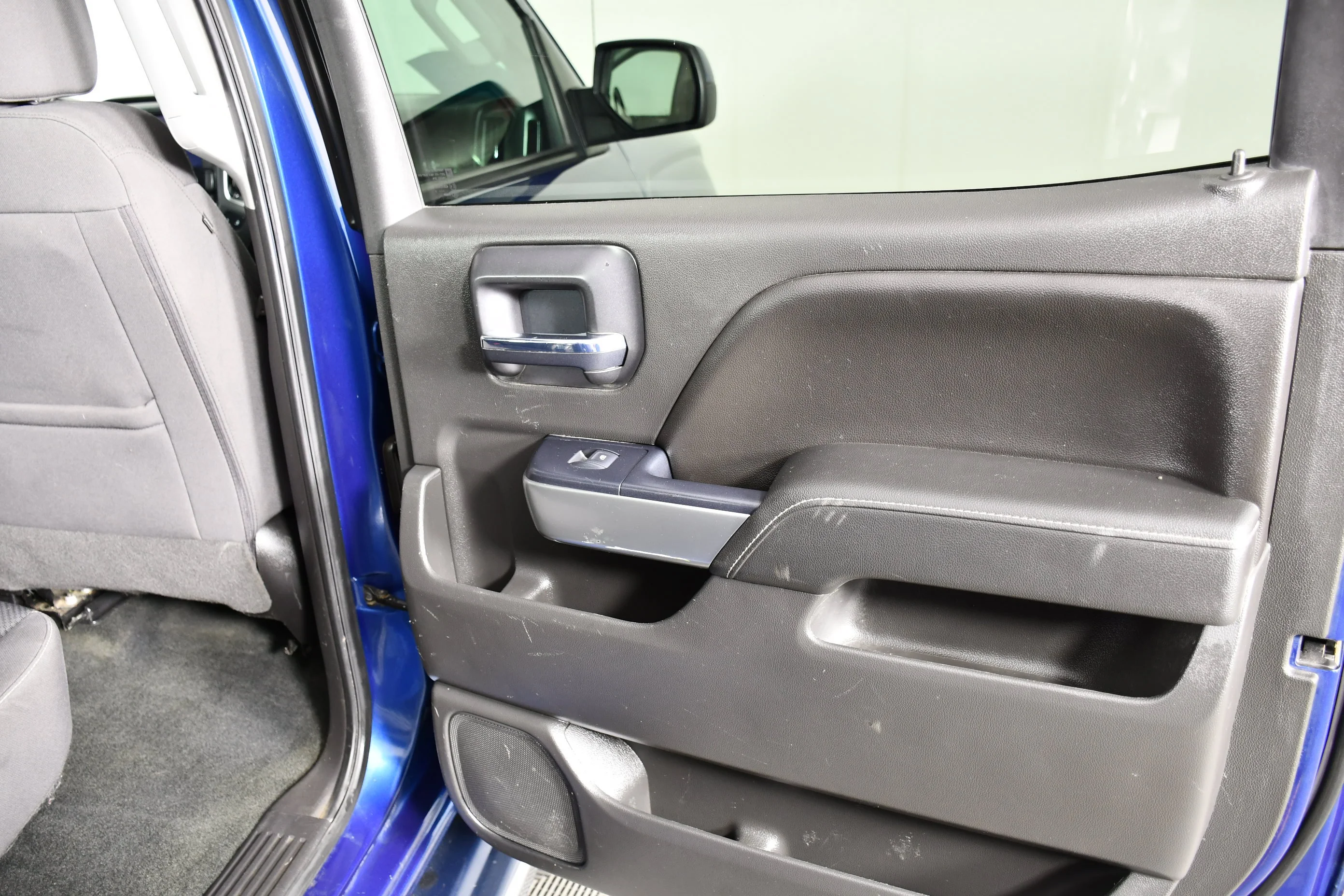 Used 2018 Deep Ocean Blue Metallic Chevrolet LT image 48