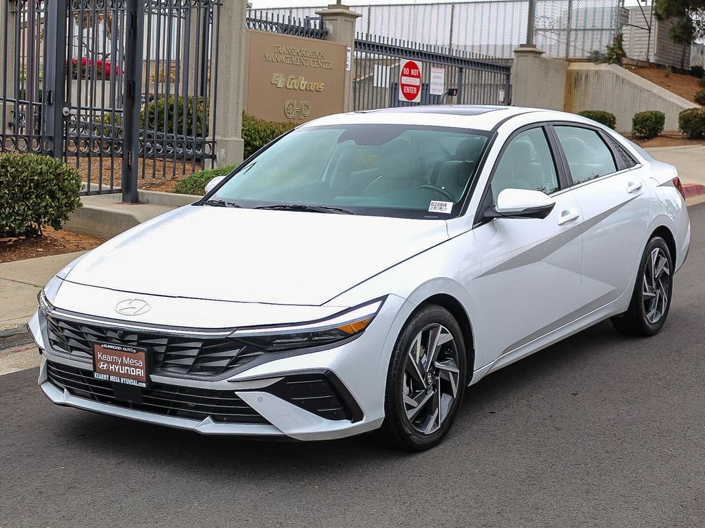 Used 2024 White Hyundai Limited image 3