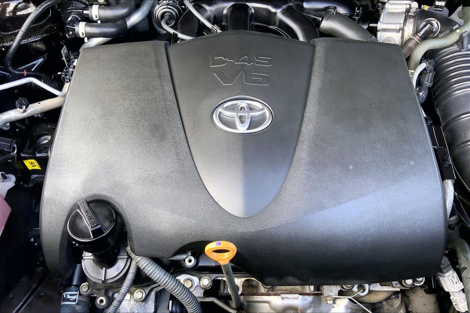 Used 2020 Opulent Amber Toyota XLE image 32