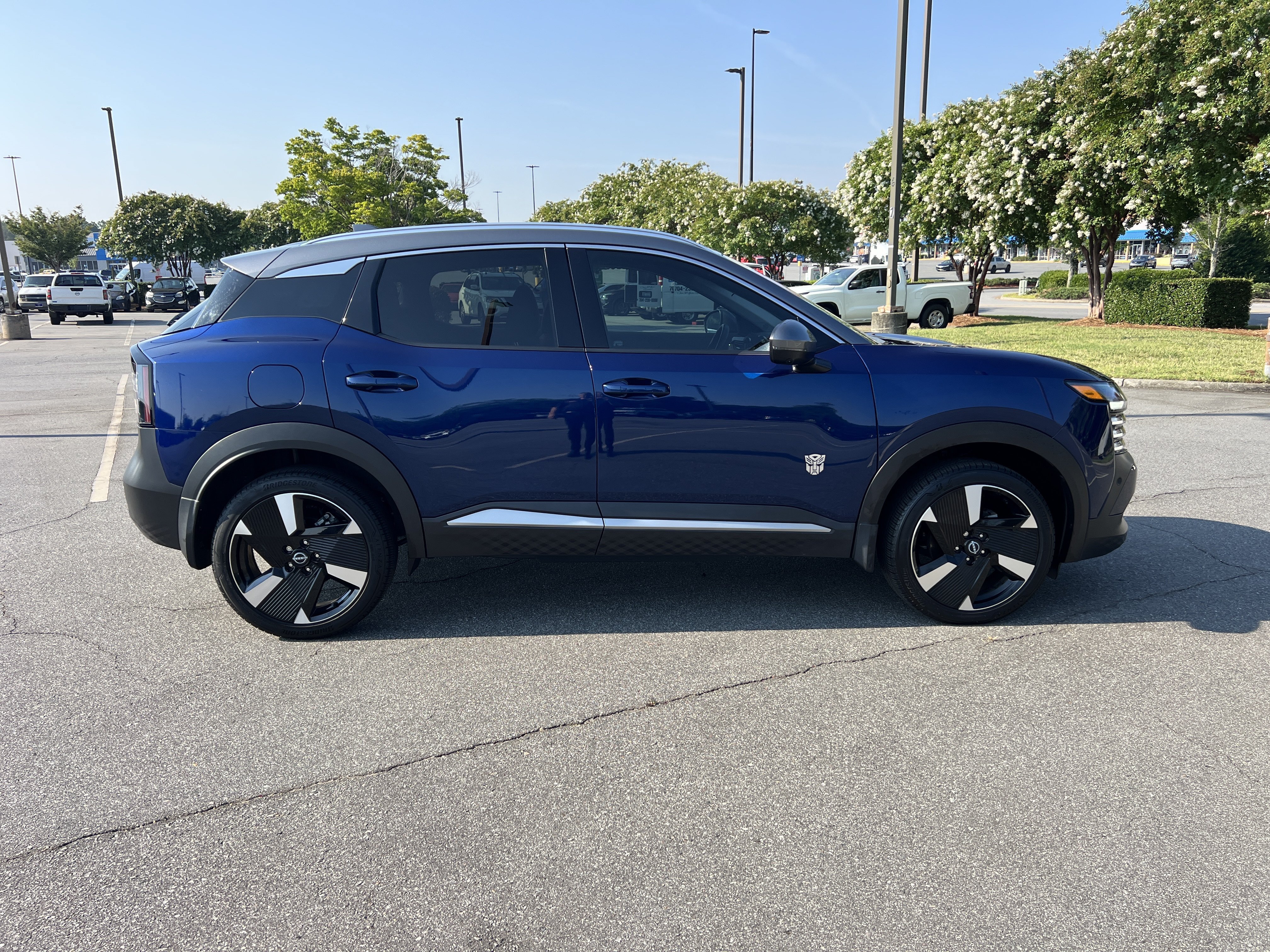 Certified Used 2025 Deep Blue Pearl/Gun Metallic Nissan SR image 4
