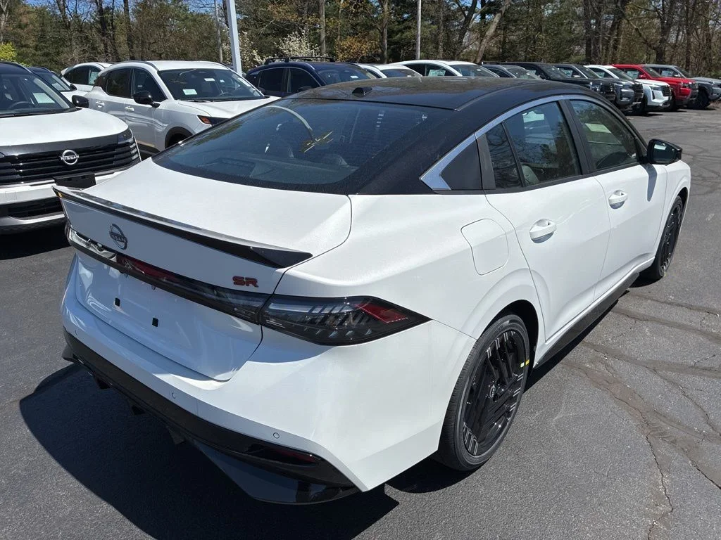 New 2026 Aspen White TriCoat / Super Black Two-tone Nissan SR image 7