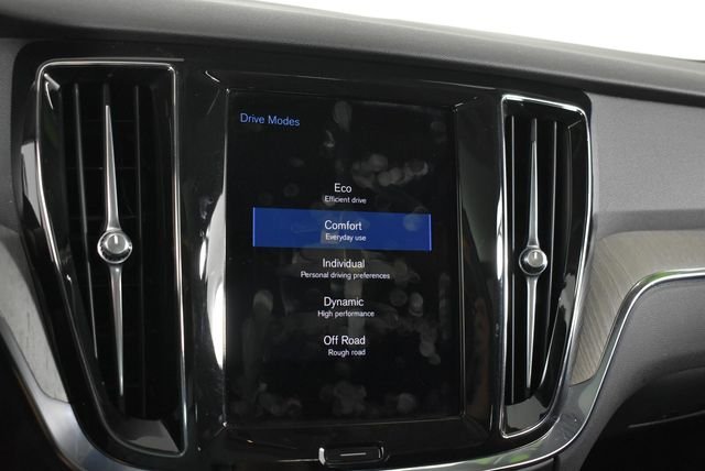 Used 2021 White Volvo T5 image 42