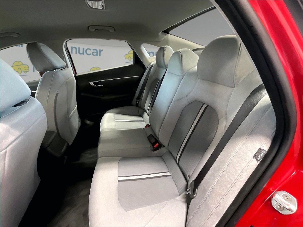 Used 2022 Red Hyundai SE image 15