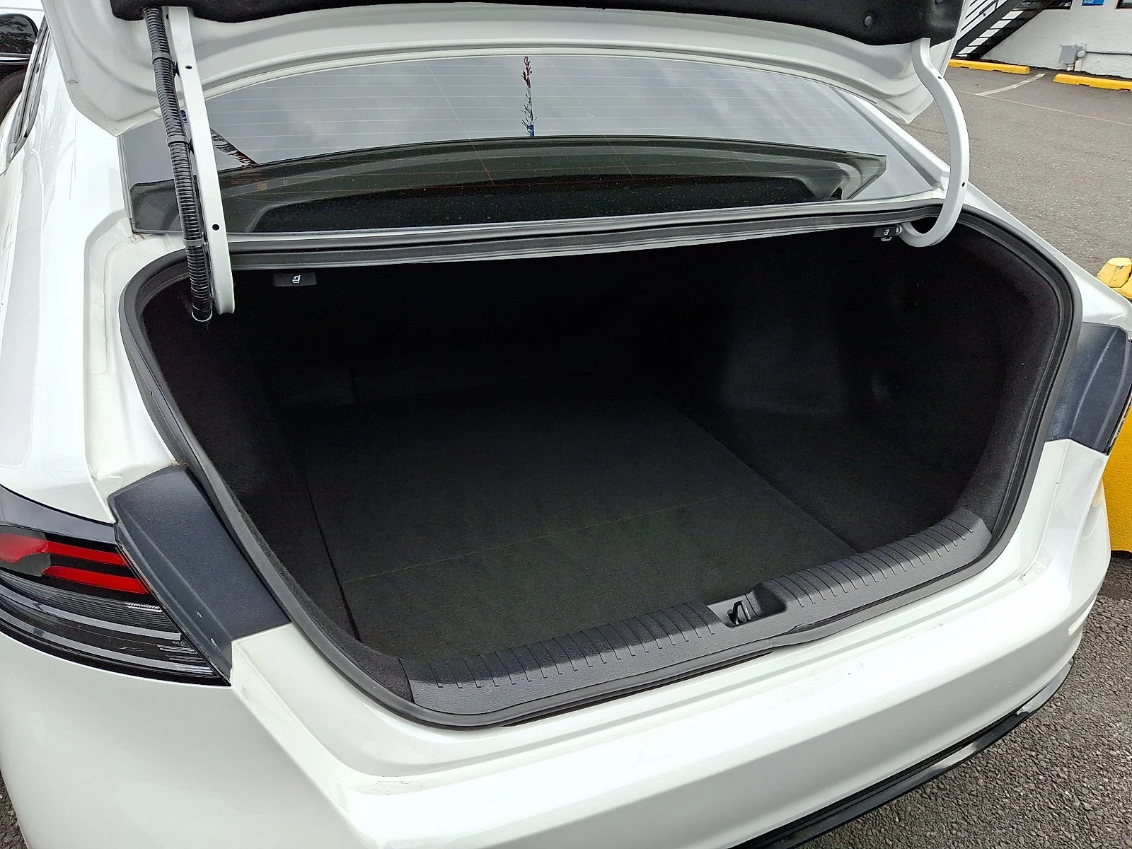Used 2025 Platinum White Pearl Honda Sport-L image 29