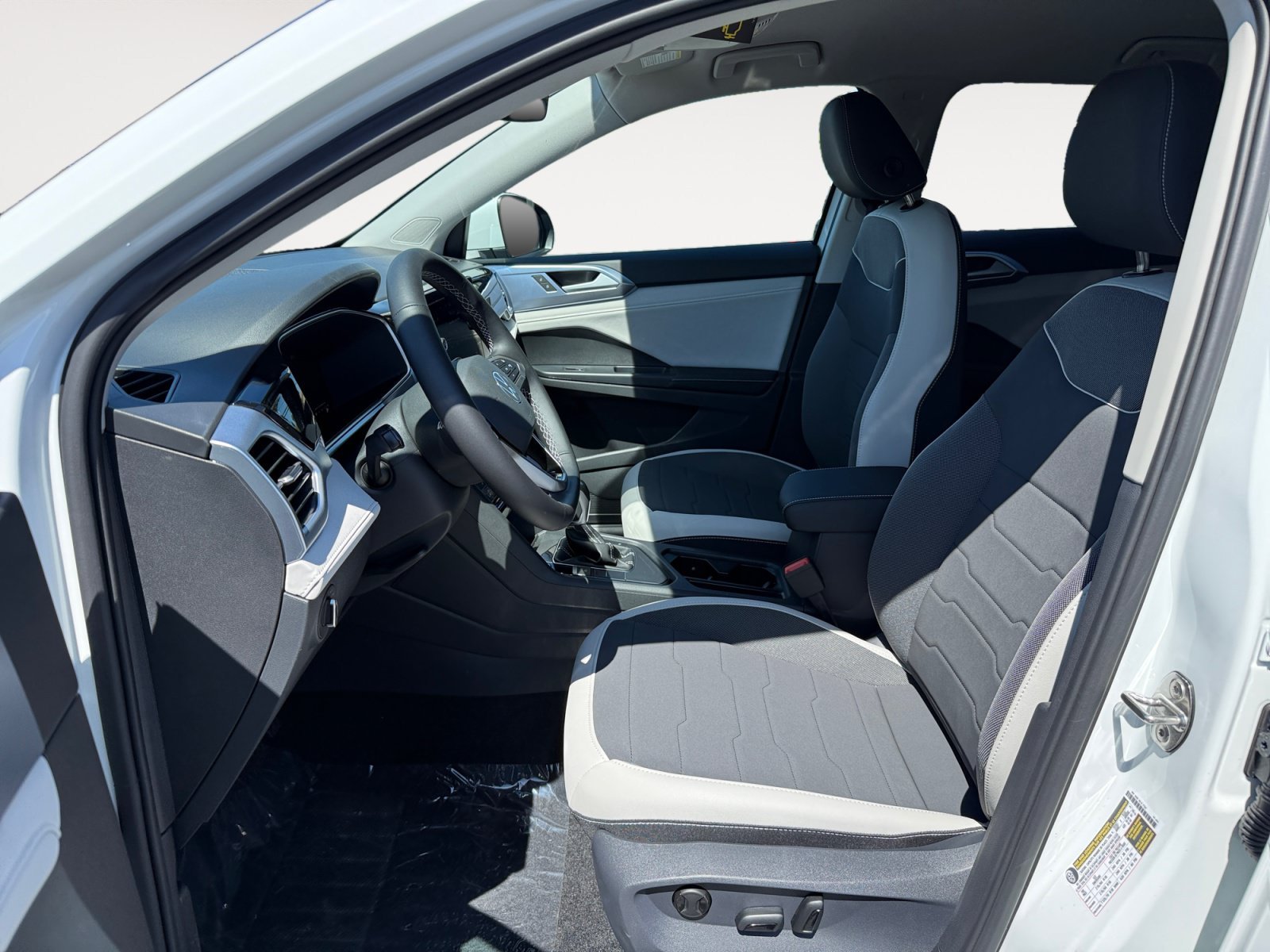 New 2026 Pure White Volkswagen SE image 10