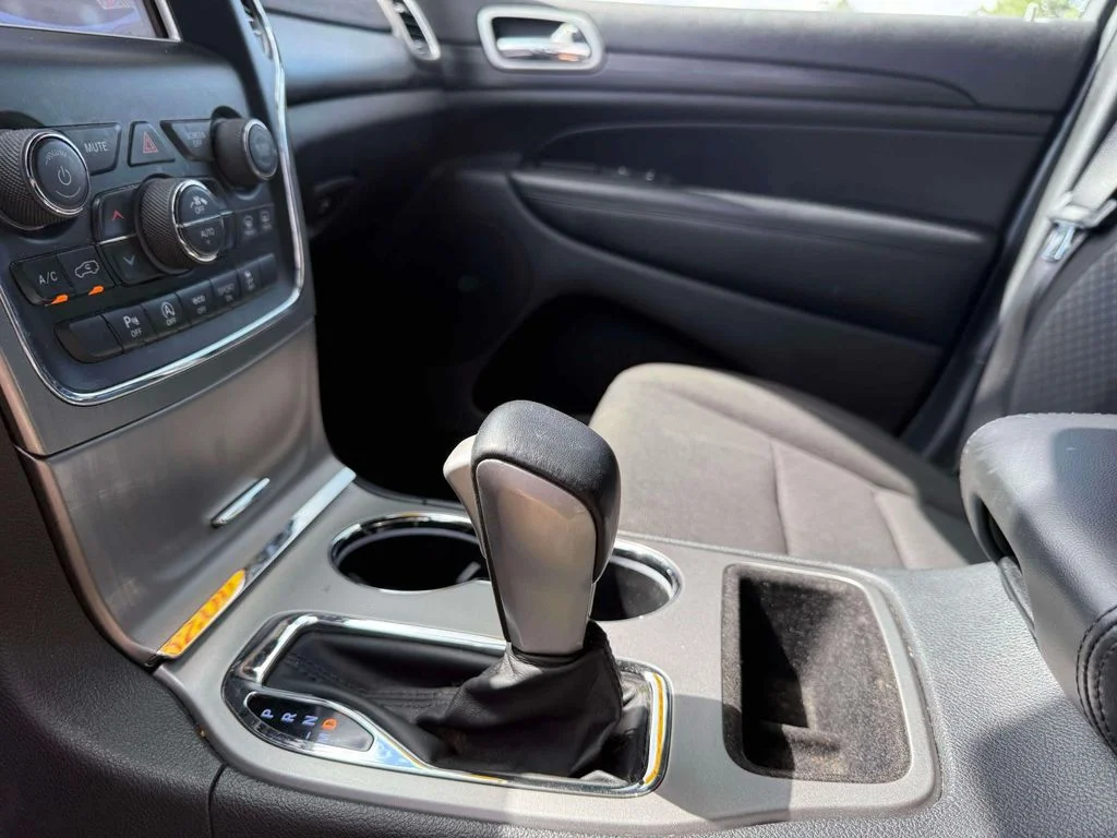 Used 2020 White Jeep Laredo E image 26