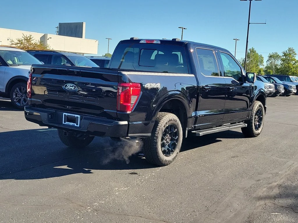 New 2026 Agate Black Metallic Ford XLT image 4