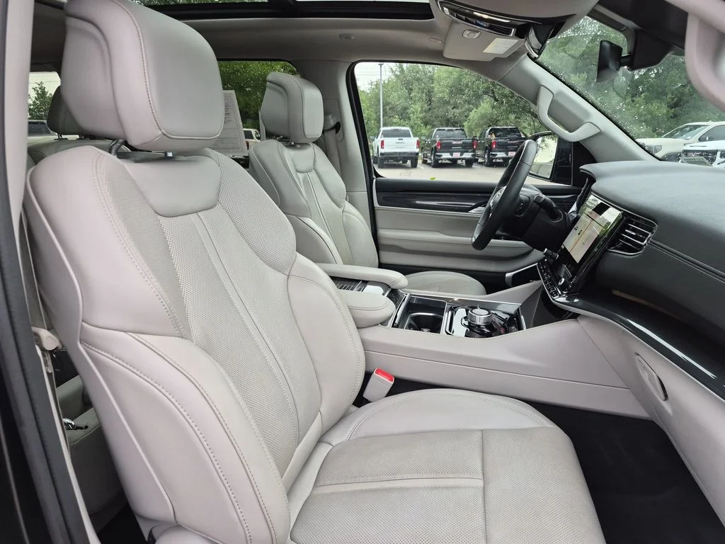 Used 2022 Black Jeep Series I image 38
