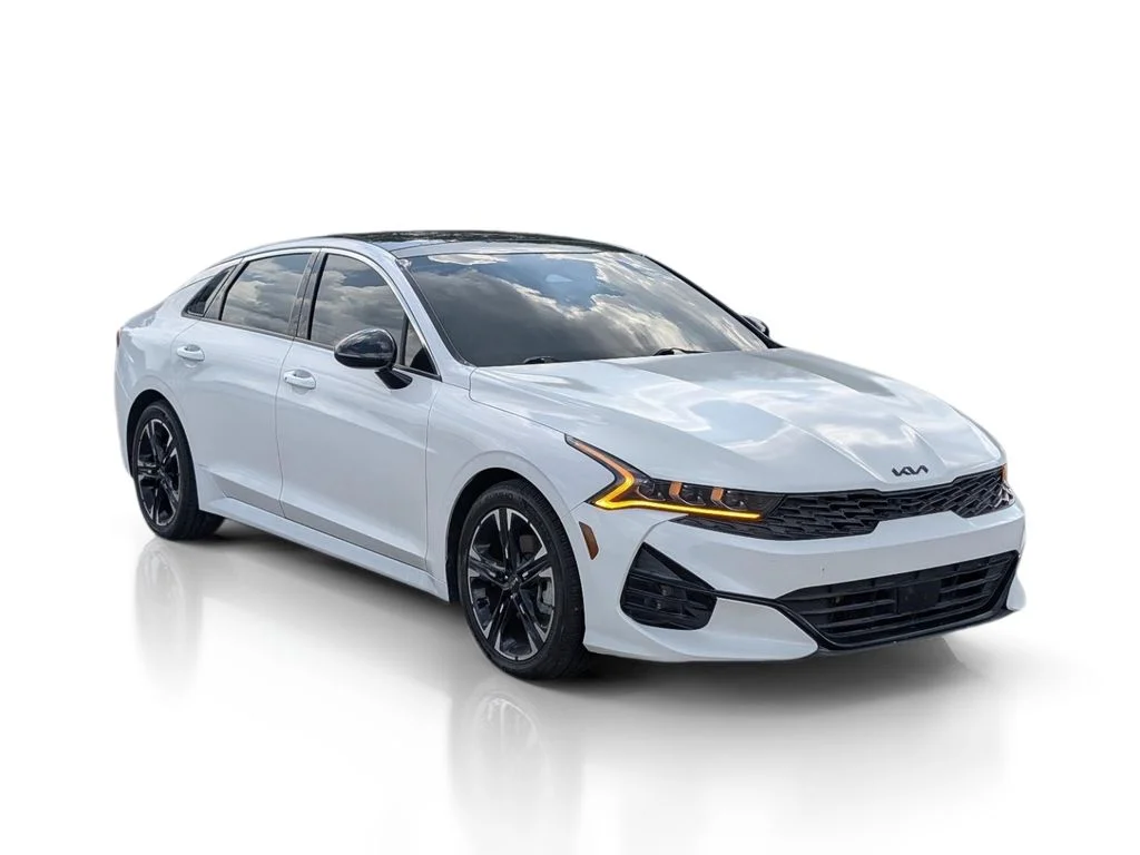 Used 2022 White Kia GT-Line image 4