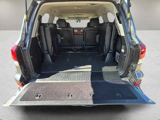 Used 2015 Gray Lexus 570 image 32