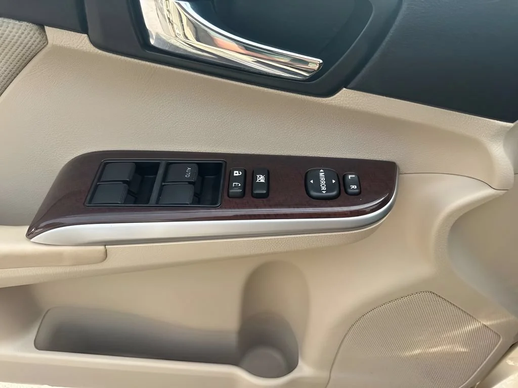 Used 2012 Gold Toyota L image 21