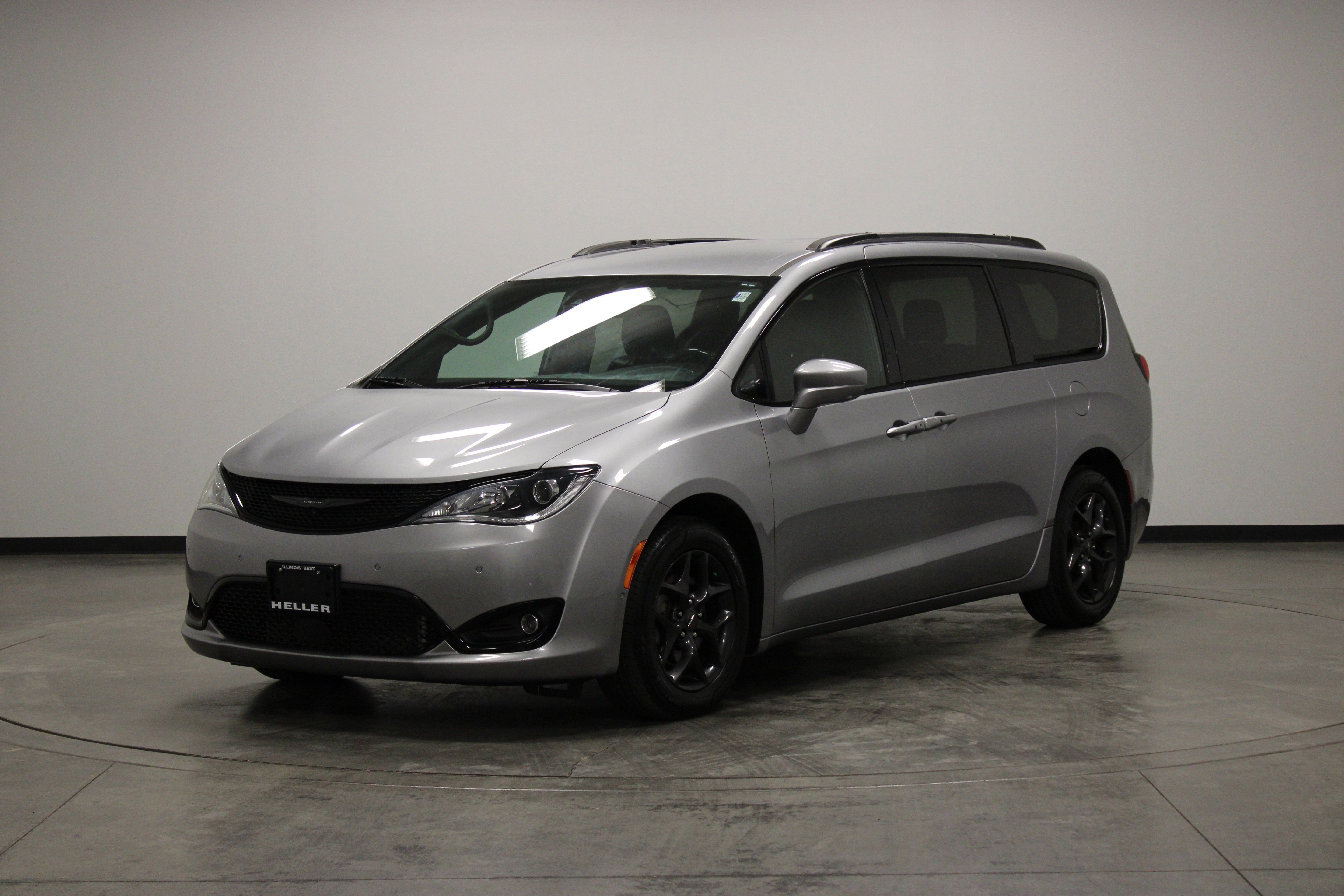 Used 2020 Billet Silver Metallic Clearcoat Chrysler Touring L Plus image 4