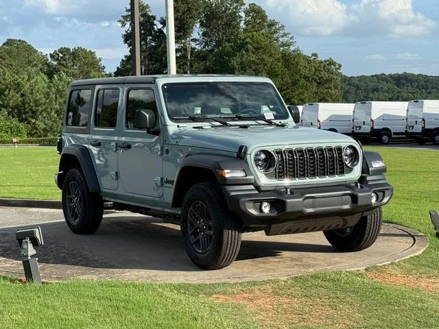 New 2026 Earl Clearcoat Jeep Sport S image 9