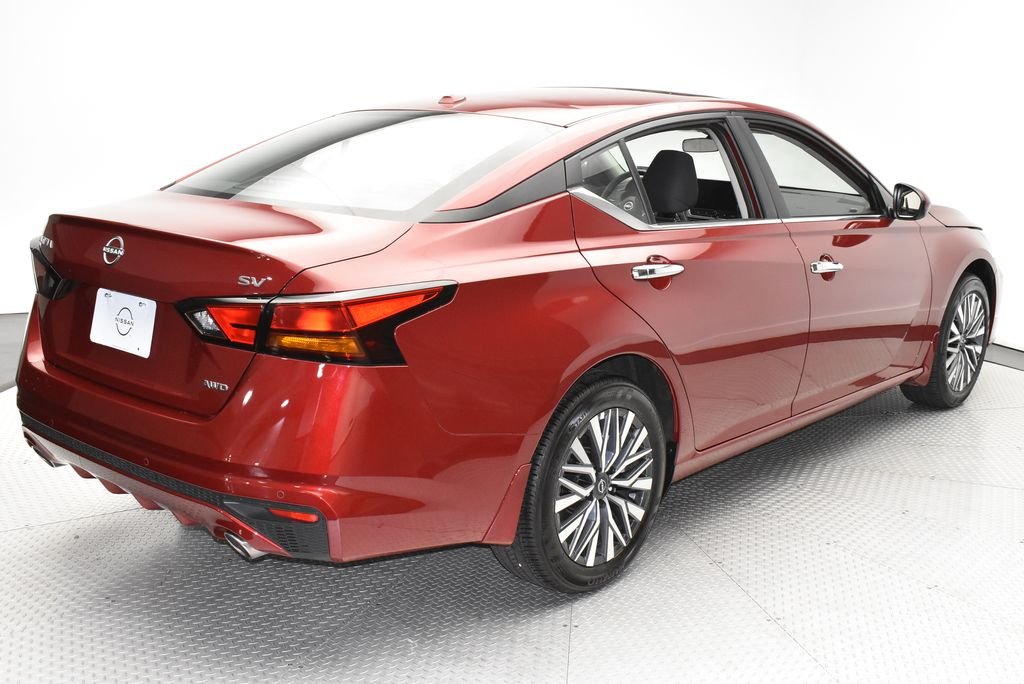Used 2024 Red Nissan 2.5 SV image 5