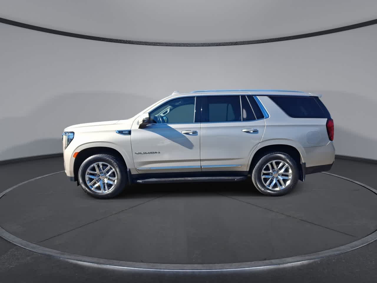 Used 2022 Pearl Beige Metallic GMC SLT image 5