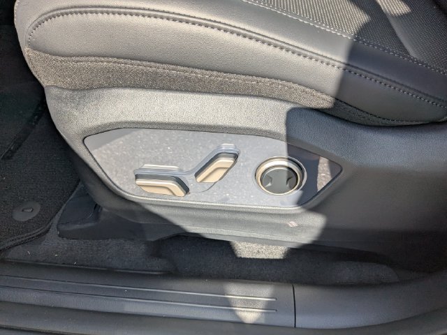 New 2027 Ebony Black Kia S image 22