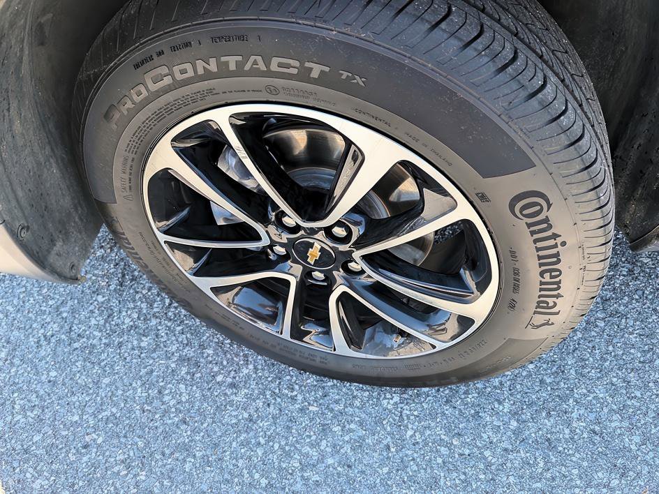 Used 2025 Sterling Gray Metallic Chevrolet LT image 7