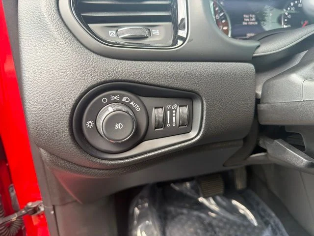 Certified Used 2022 Colorado Red Jeep Altitude image 14