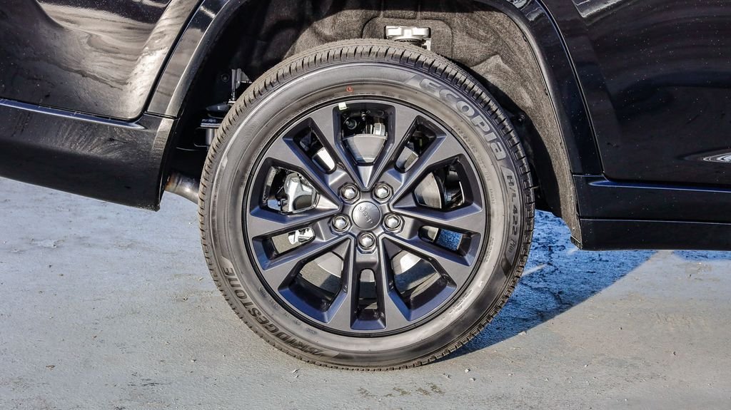 New 2026 Diamond Black Crystal Pearlcoat Jeep Limited Reserve image 12