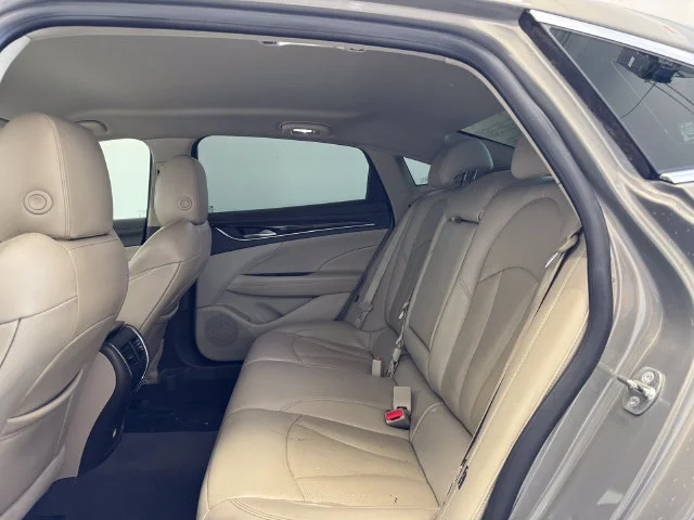 Used 2017 Pepperdust Metallic Buick Essence image 22