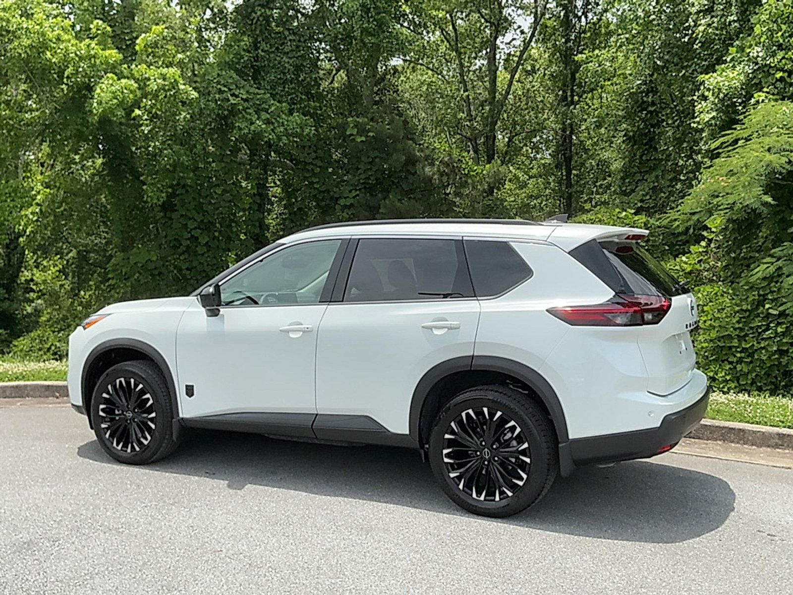New 2026 Boulder Gray Pearl Nissan SV image 3