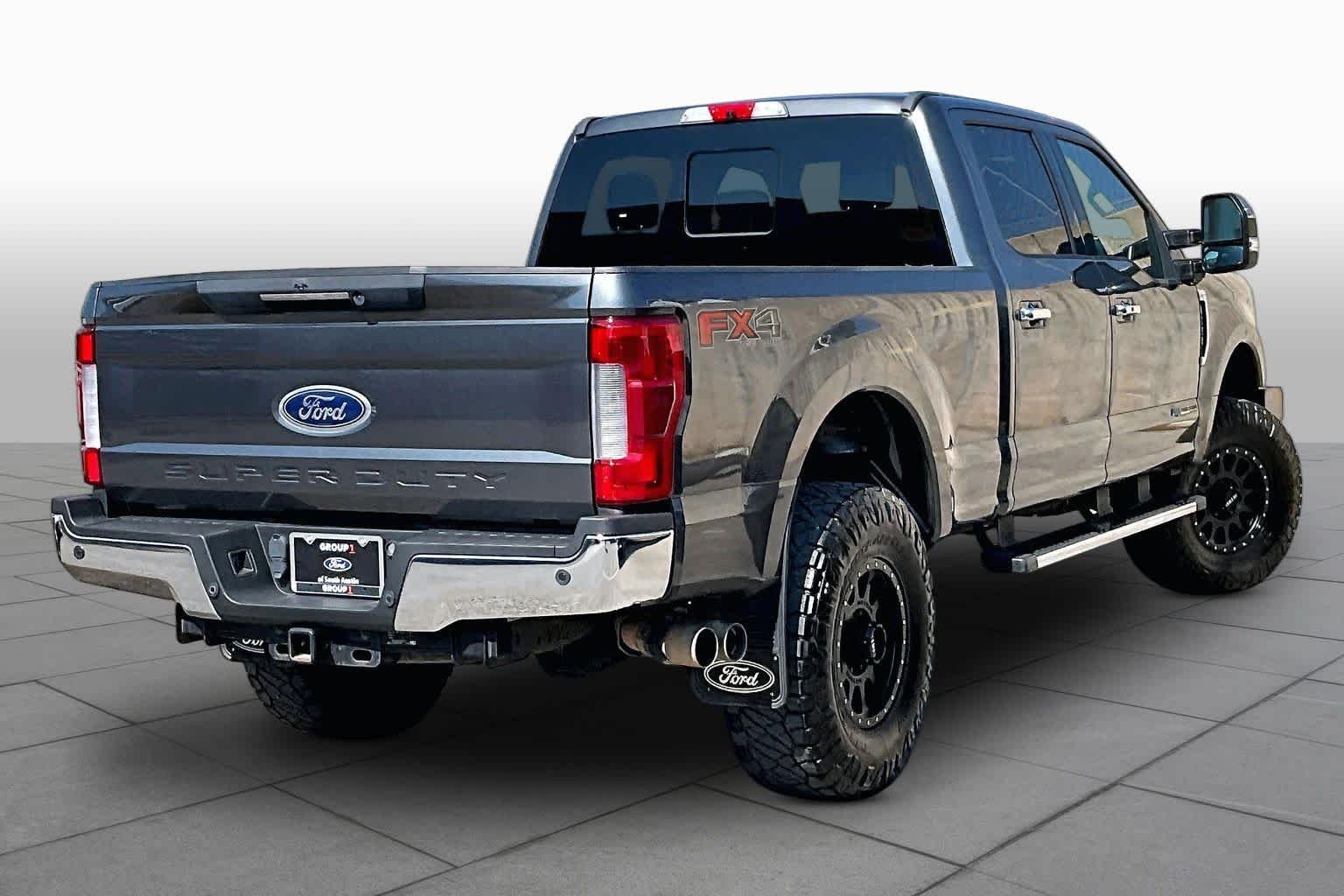 Used 2019 Magnetic Ford LARIAT image 13
