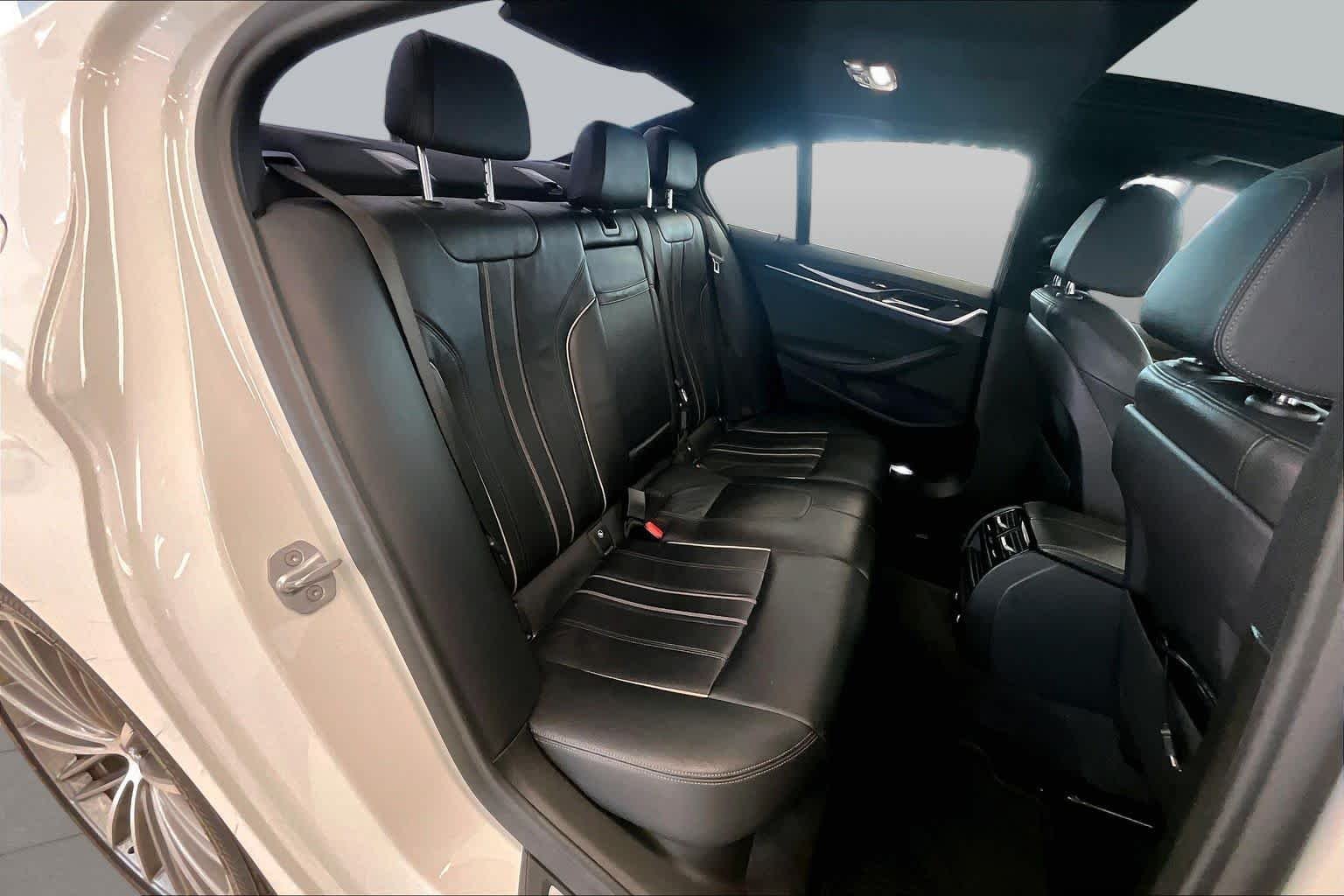 Used 2019 Alpine White BMW 540i image 18