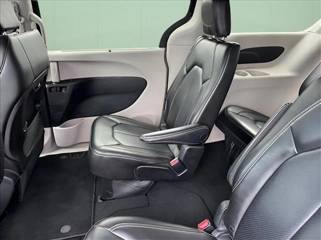 Used 2023 Black Chrysler Touring L image 8