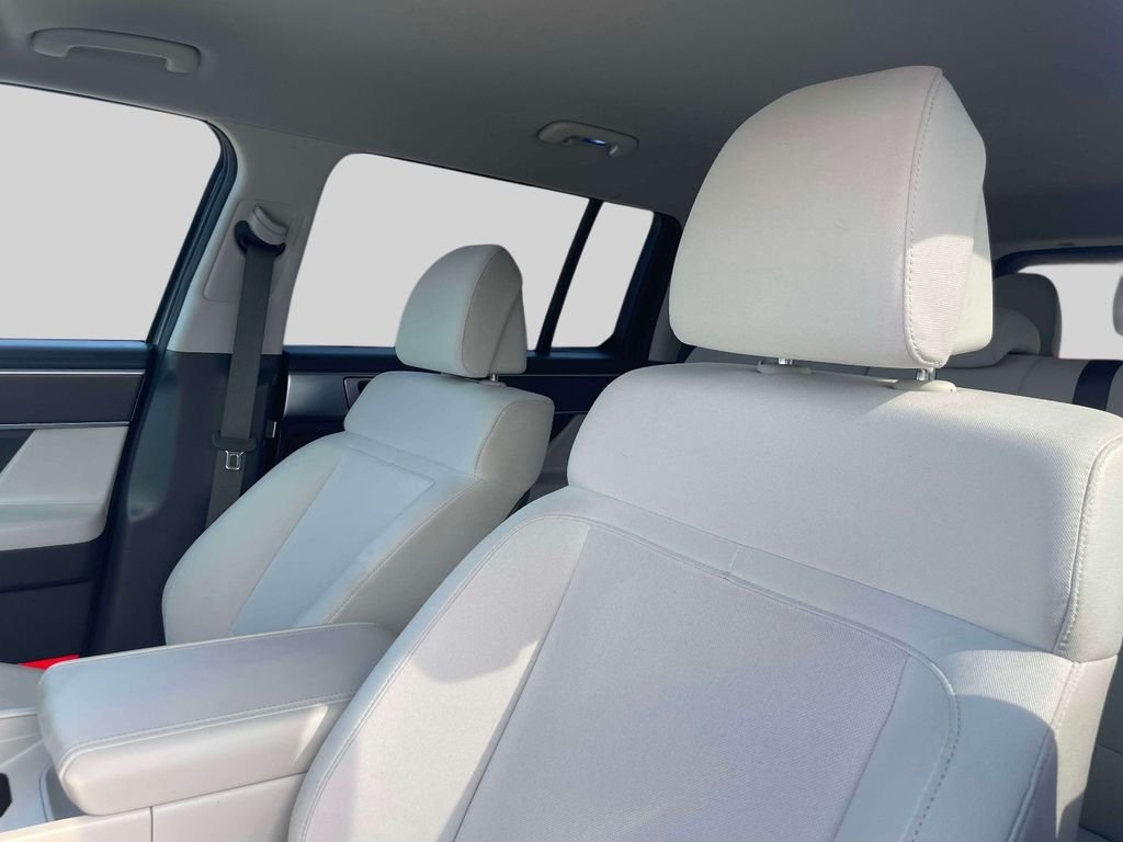 Certified Used 2025 Silver Hyundai SE image 19