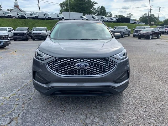 Used 2024 Gray Ford SE image 3
