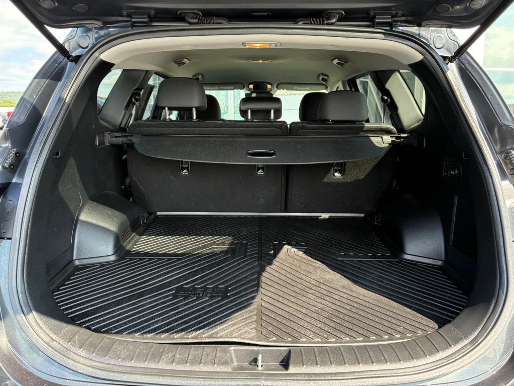Certified Used 2023 Gray Hyundai SE image 4