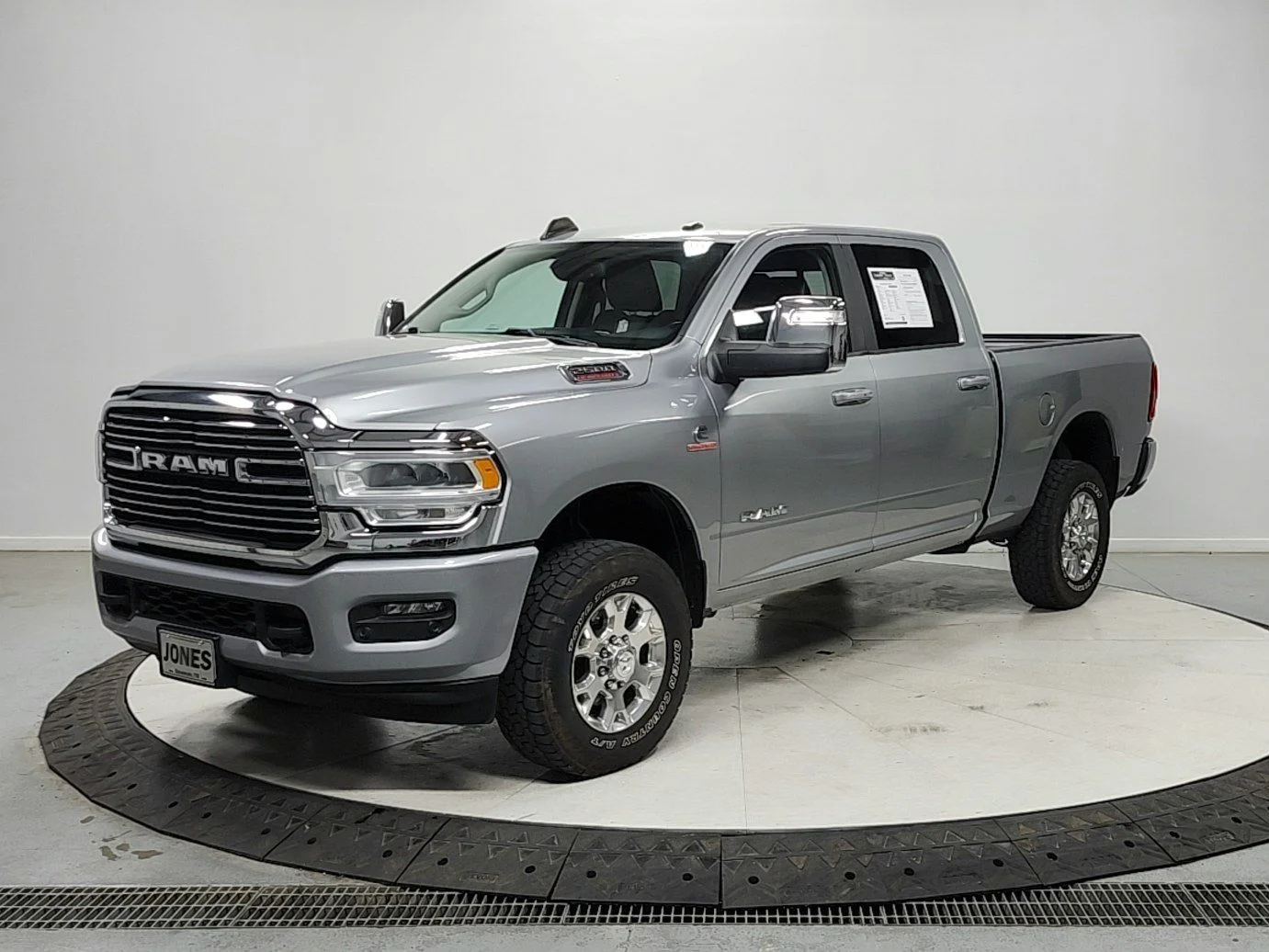 Used 2024 Silver Ram Laramie image 3