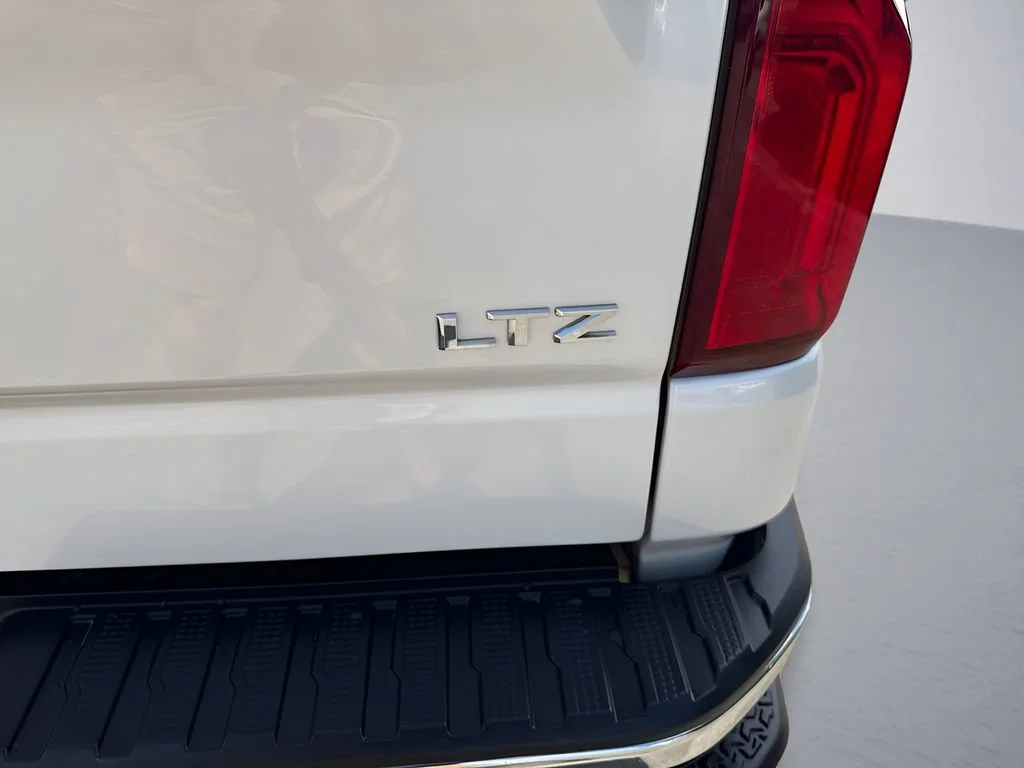Used 2020 IRIDESCENT PEARL TRICOAT Chevrolet LTZ image 36
