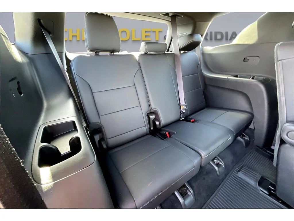 Used 2025 Radiant Red Tintcoat Chevrolet LT image 21