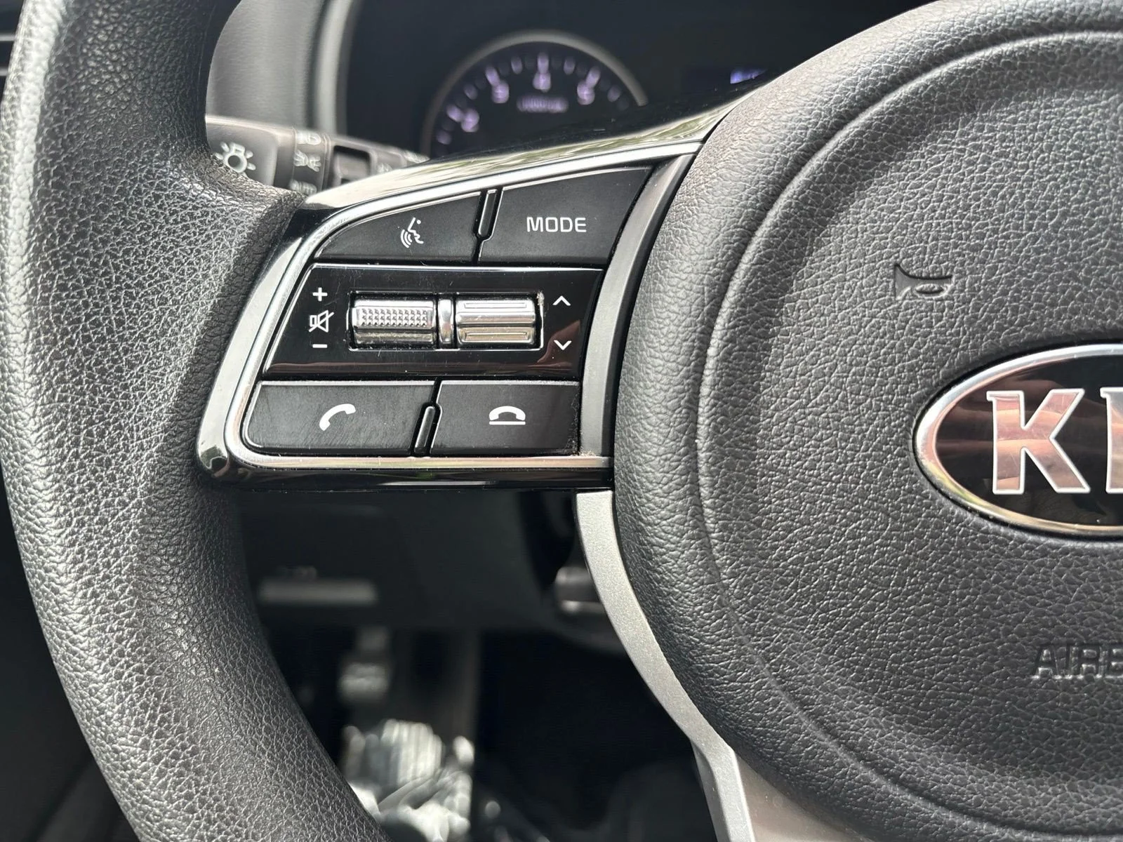Used 2021 Clear White Kia LX image 23