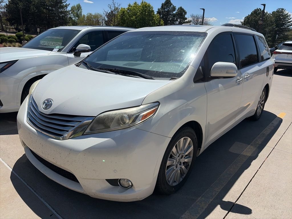 2015 Toyota Sienna Limited Premium V6 7-Passenger's photo
