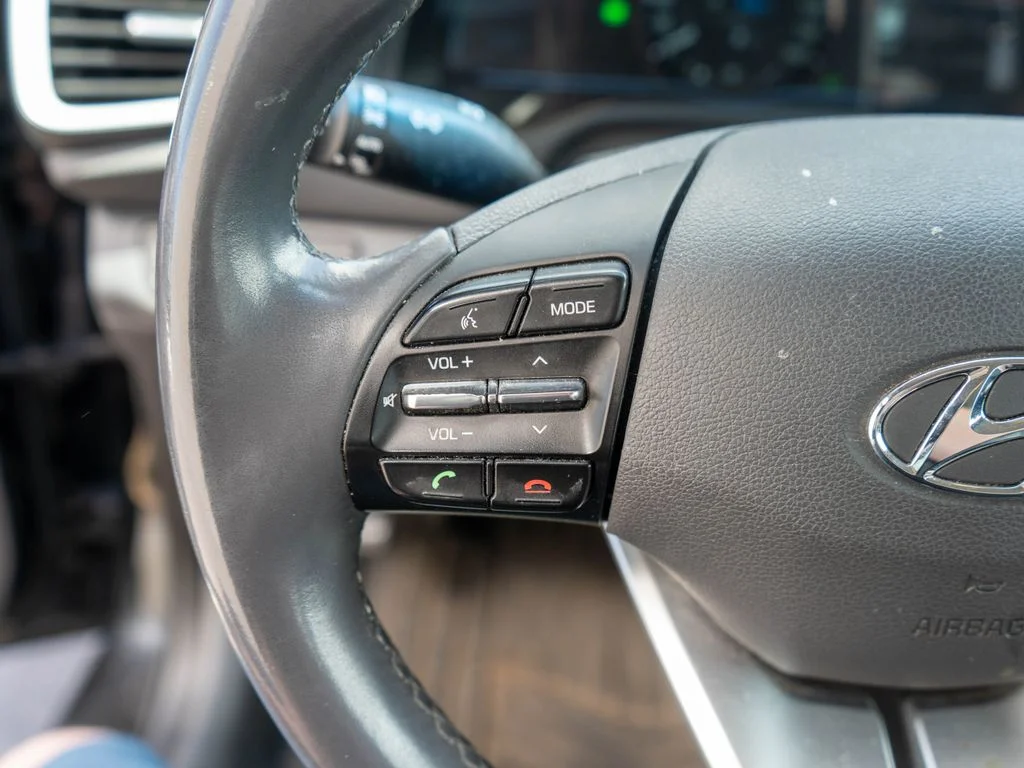 Used 2017 Black Hyundai SEL image 17
