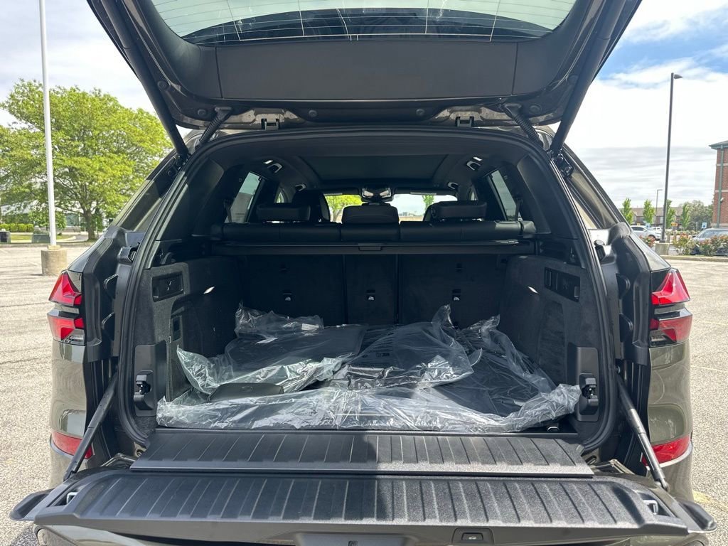 New 2026 Manhattan Green Metallic BMW xDrive40i image 23