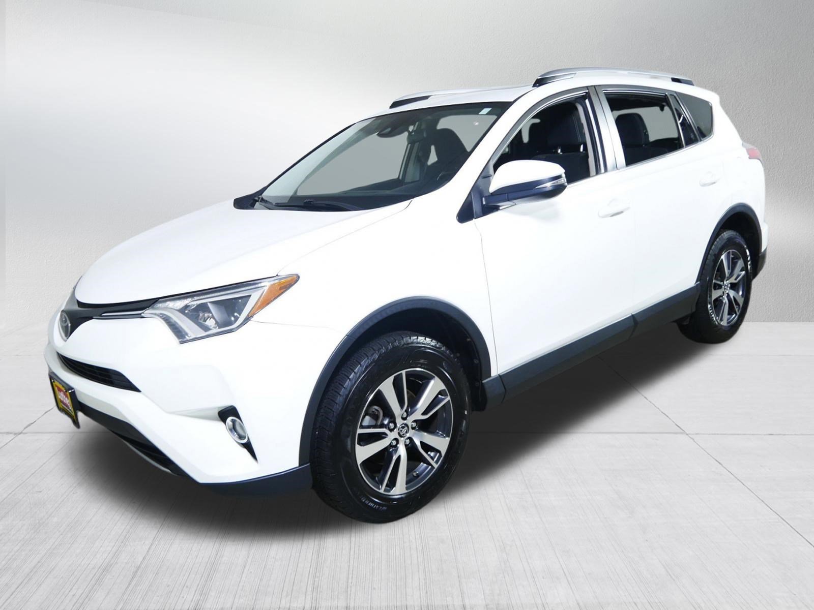 Used 2018 Super White Toyota XLE image 3